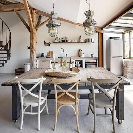 Bassiviere Barn Chic *