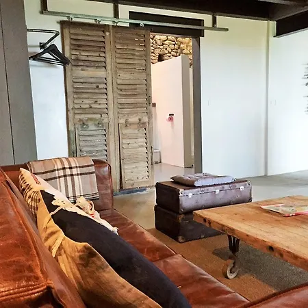 Bassiviere Barn Chic דירה