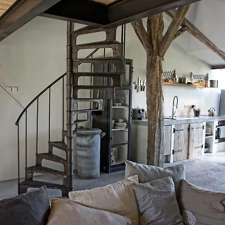 Bassiviere Barn Chic *