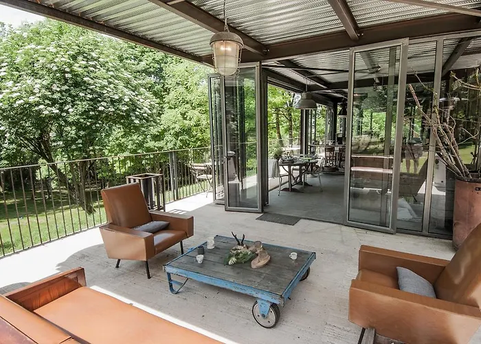 Bassiviere Barn Chic